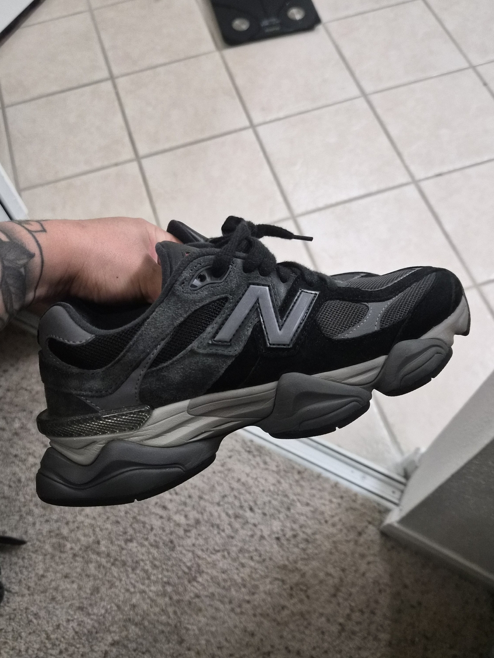 New Balance  Black/Grey Retro Runner